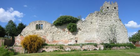 Wallingford_castle_ruins credit Pitou250 Wiki Commons